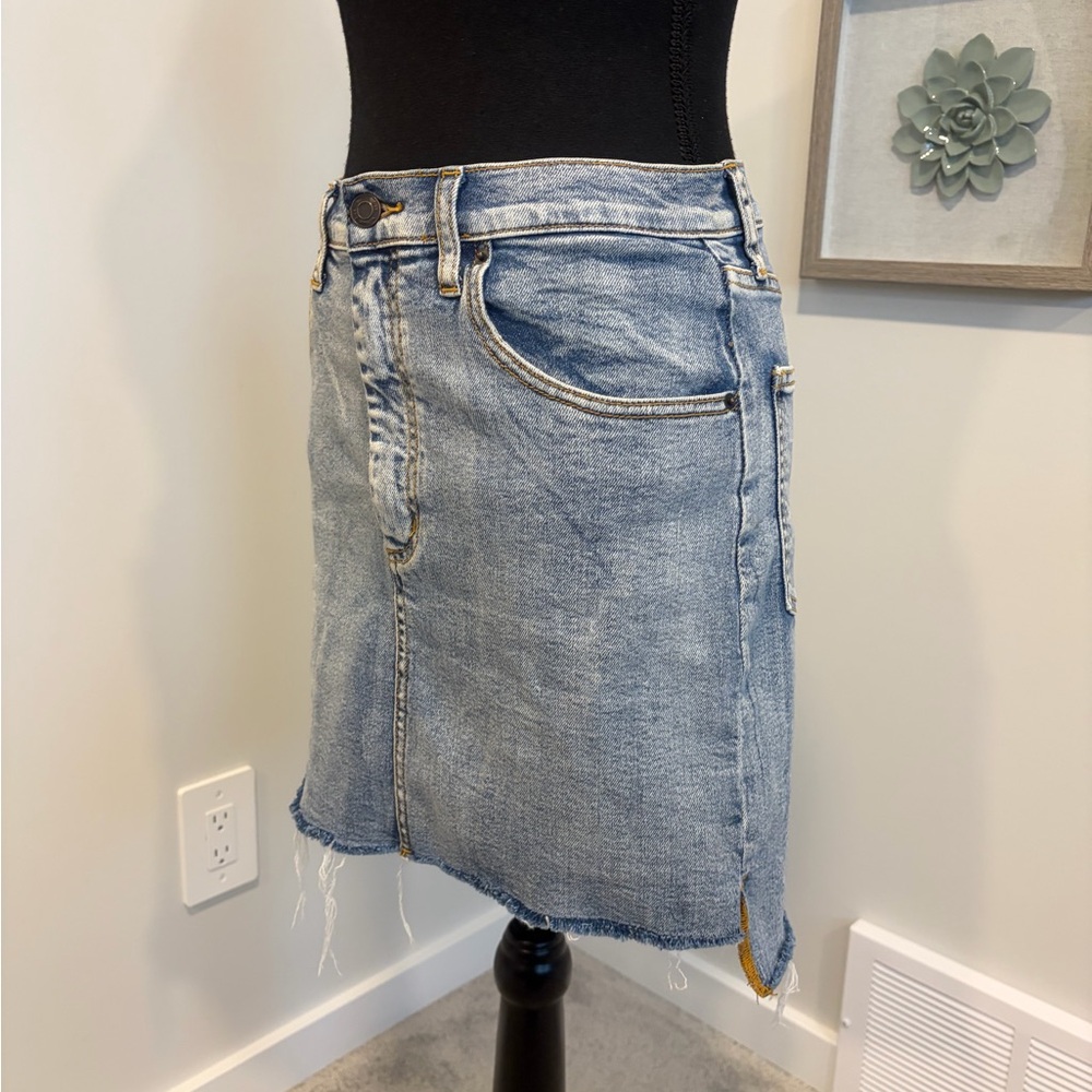 Aritzia Wilfred Free Vintage Light Blue ‘Tanit’ Raw Hem Denim Mini Skirt - Picture 2 of 12
